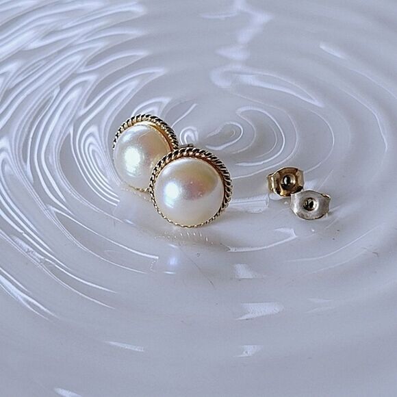 Vtg faux pearl gold tone button studs - Picture 5 of 8